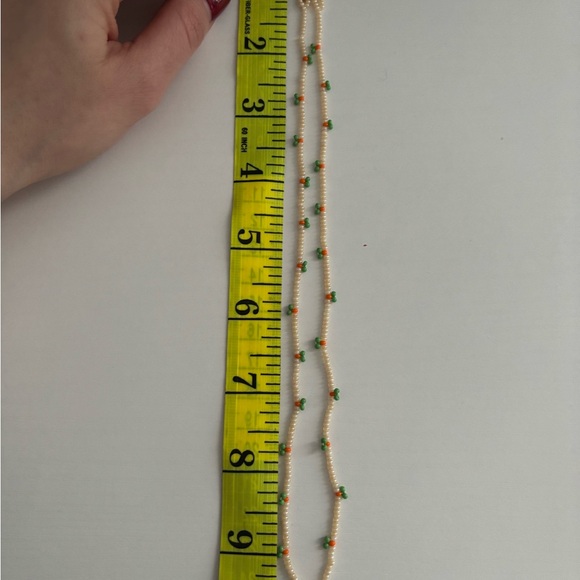 Elegant Beaded Necklace in Cream and Green - Picture 6 of 6